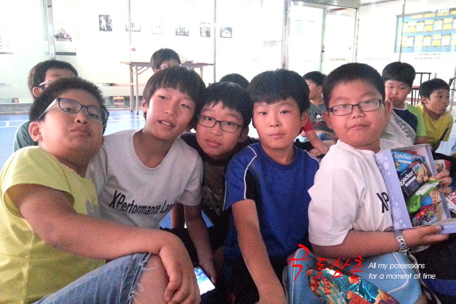 �ָ� ��ȭ���� ���